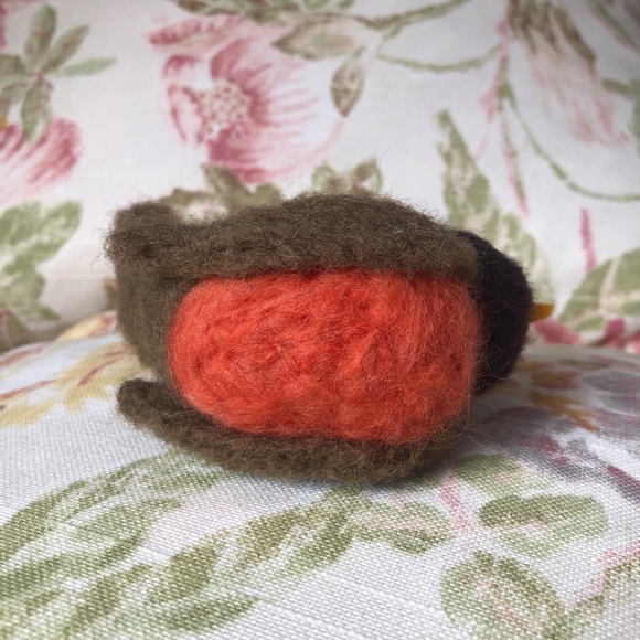 Needle Felted American Robin Bird - Picture 9 of 15